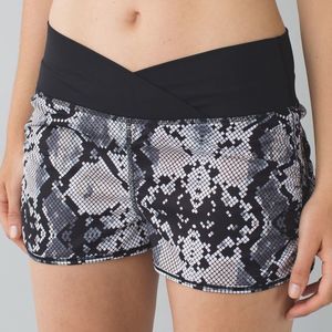 Lululemon Sunset Salutation Crossover Short Size 10